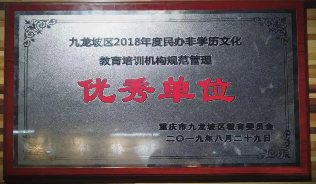 趕緊報完名，抓緊時間畫畫  糾結(jié)的時間不如多畫幾個速寫  你糾結(jié)的時候別人已經(jīng)報完名在畫了~    復(fù)課福利領(lǐng)取  疫情期間這些名師課堂你是否錯過打卡了？  現(xiàn)將龍行線上數(shù)百場名師課程免費分享給你速度領(lǐng)??！